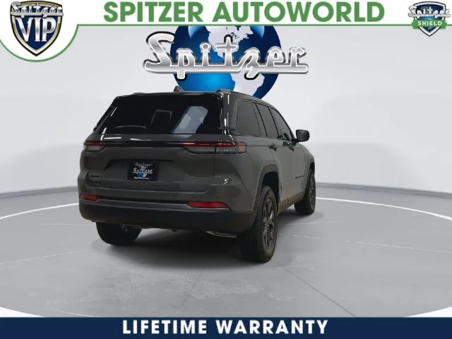 New 2027 Sting-Gray Clear-Coat Paint Jeep Laredo Altitude image 15