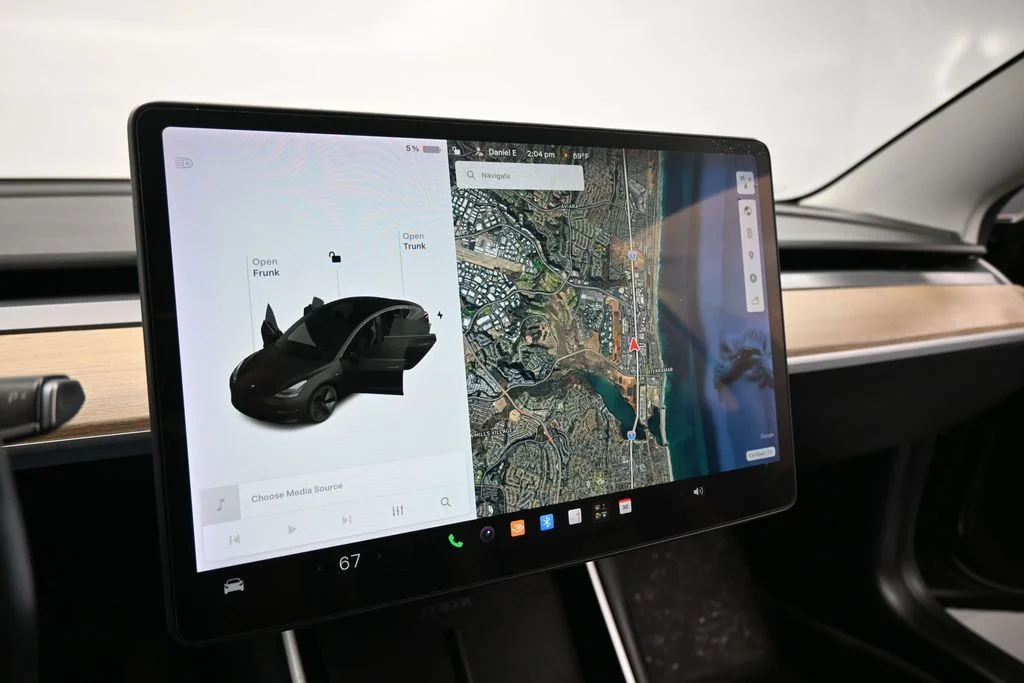 Used 2019 White Tesla Standard Range Plus image 11