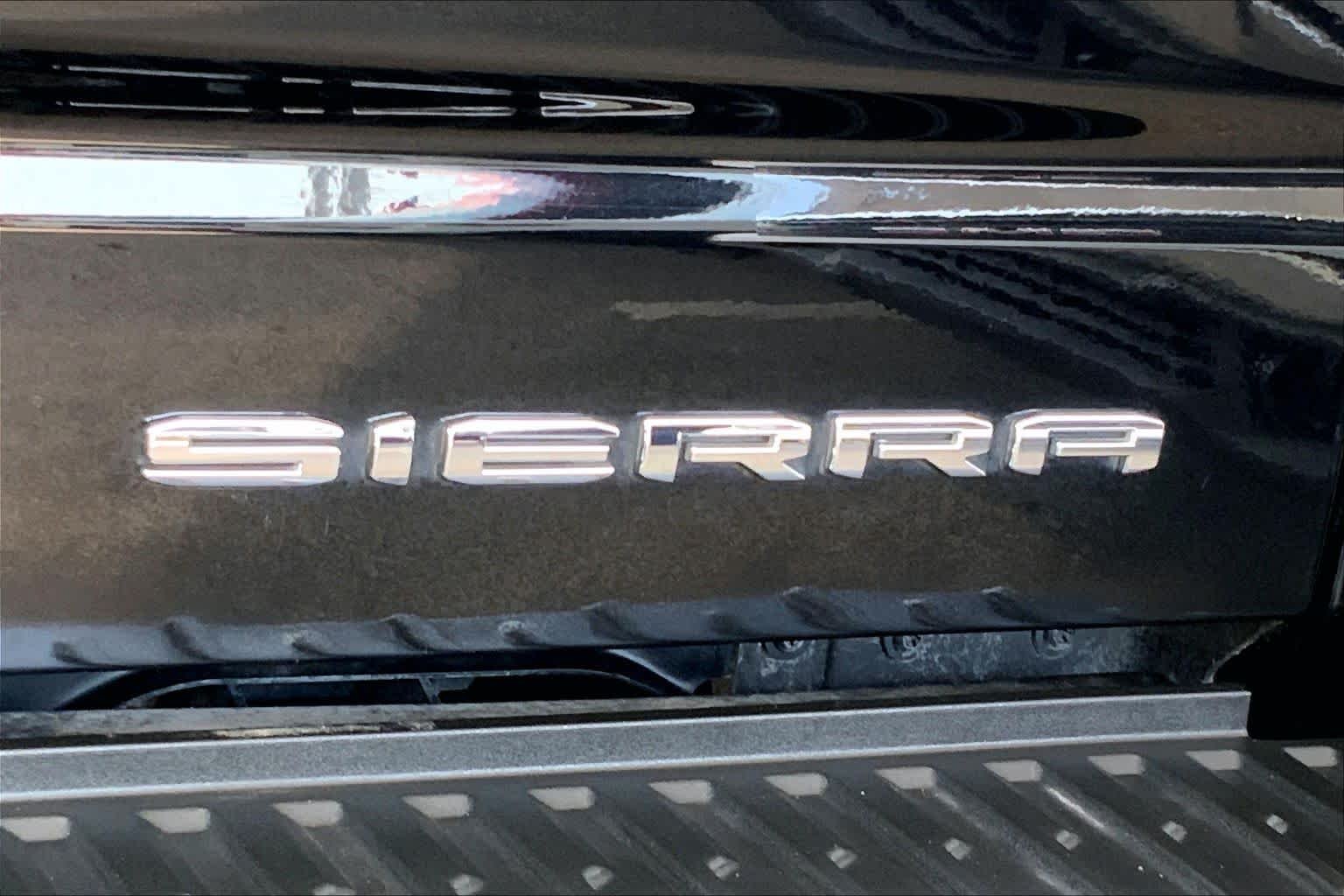 Used 2022 Onyx Black GMC Denali Ultimate image 9