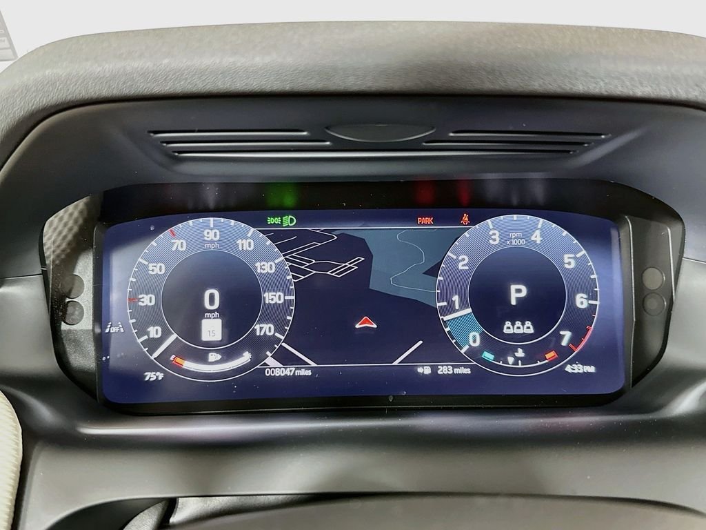 Used 2025  Land Rover SE image 15