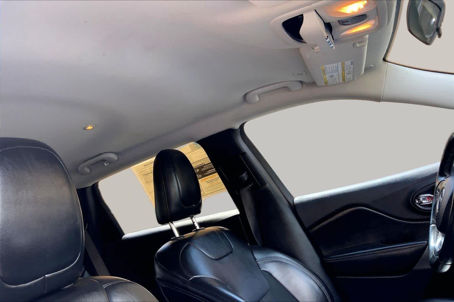 Used 2019 Bright White Clearcoat Jeep Latitude Plus image 14