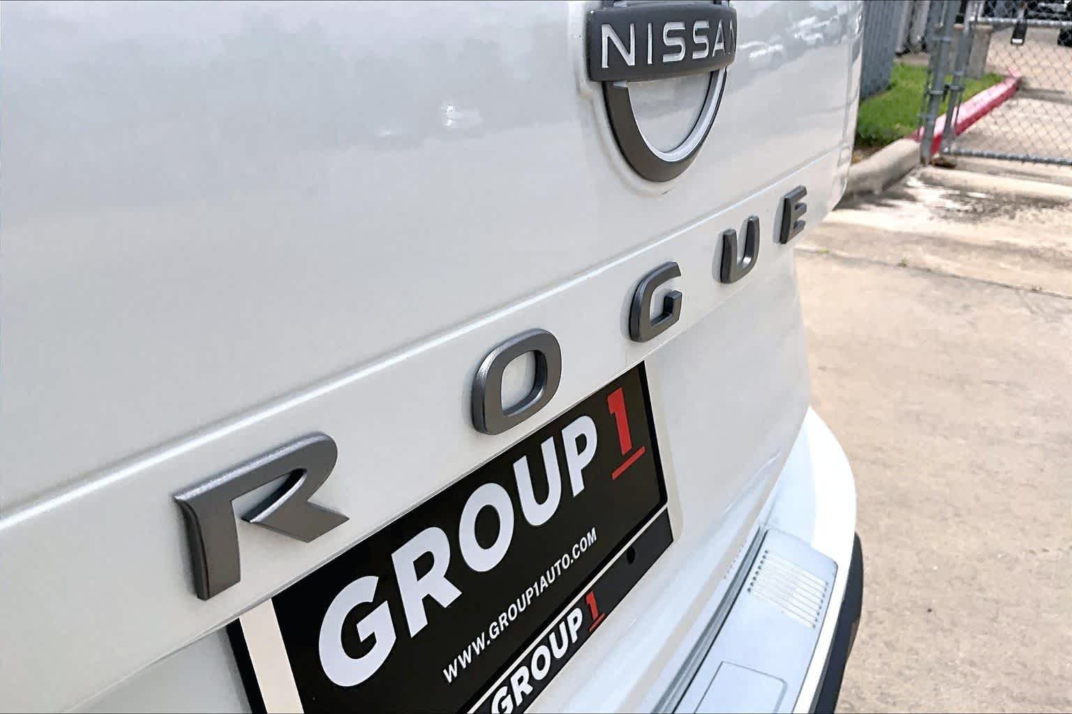 Used 2026 Everest White Pearl Tricoat Nissan SV image 10