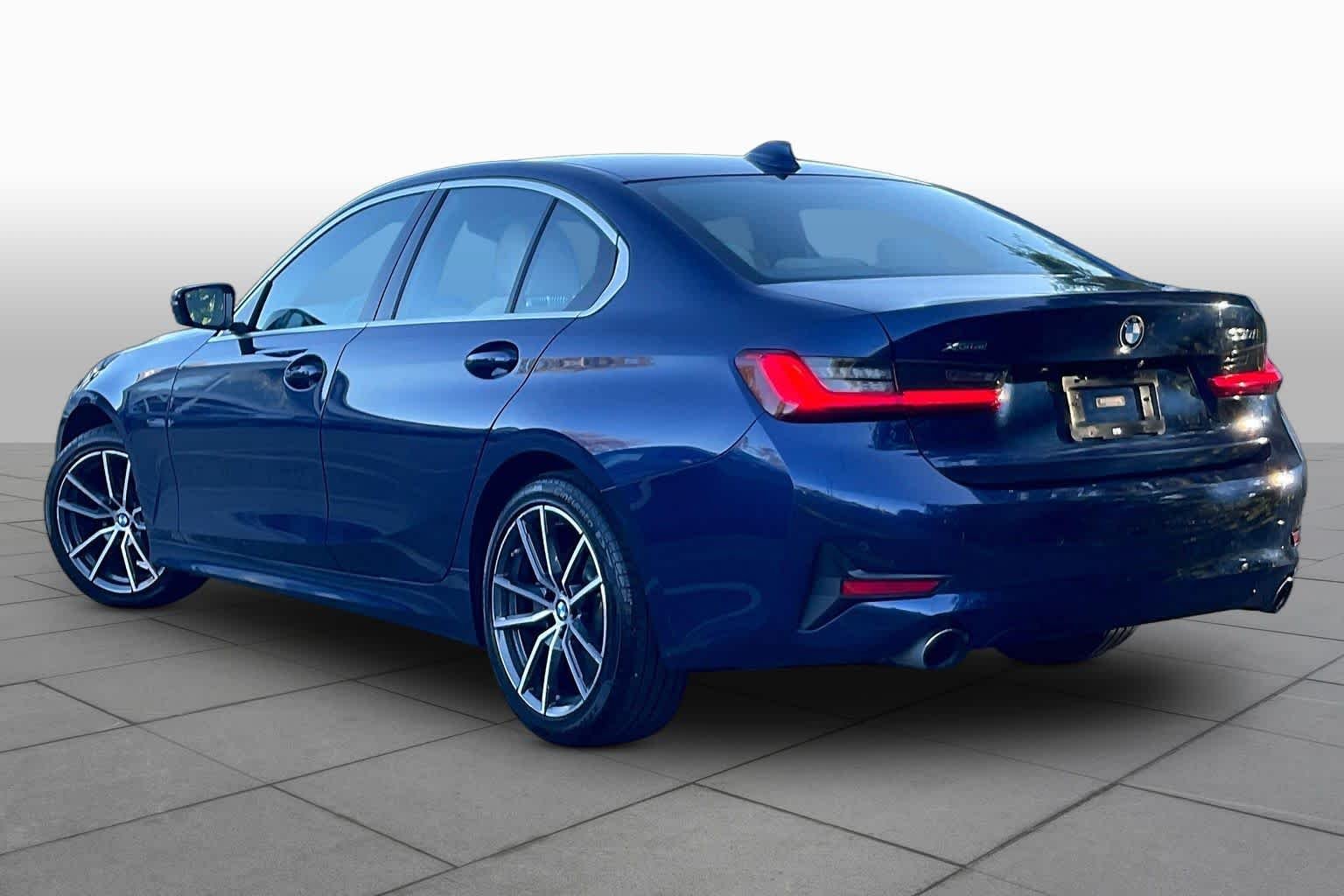 Used 2019 Mediterranean Blue Metallic BMW 330i xDrive image 11
