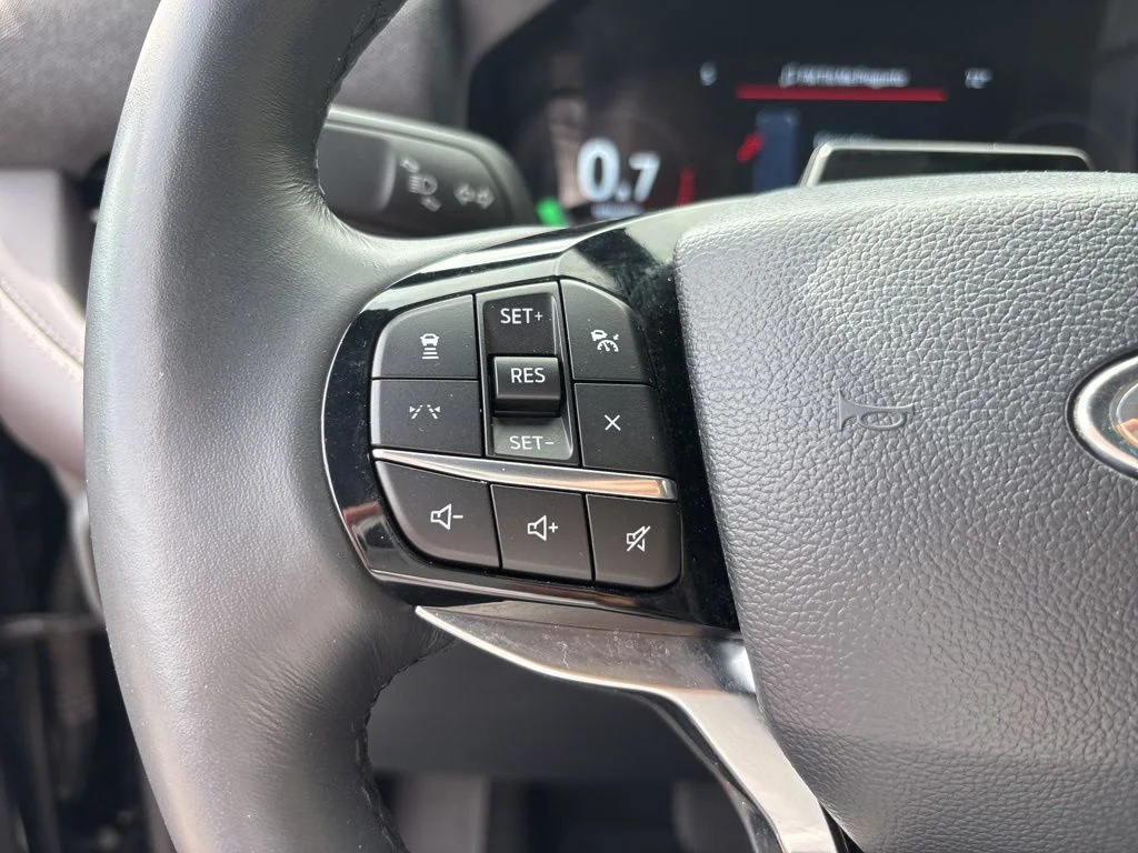 Used 2025 Black Ford Platinum image 9
