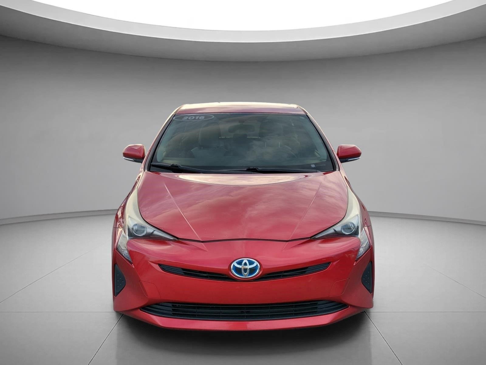 Used 2016 Hypersonic Red Toyota Two image 8