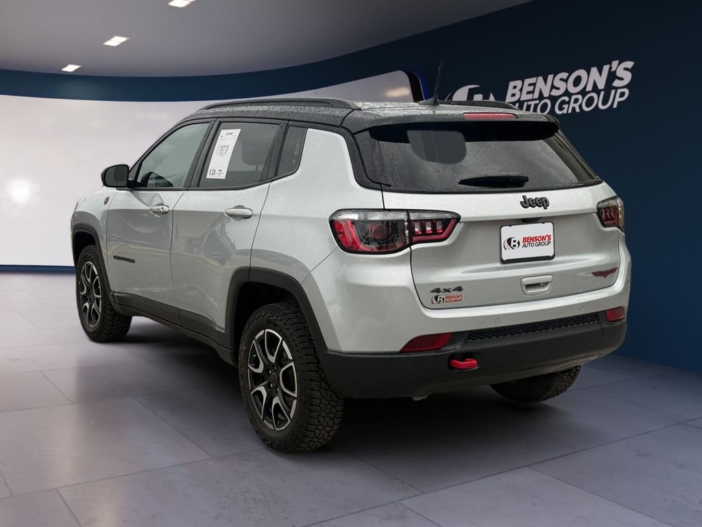 Used 2025 Silver Jeep Trailhawk image 3
