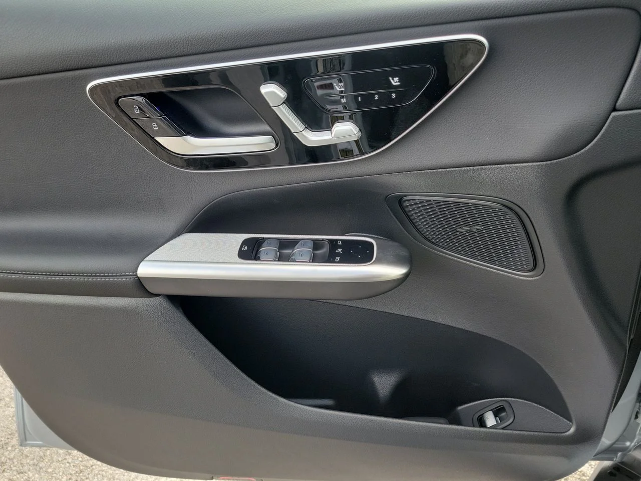 New 2026 Cirrus Silver Metallic Mercedes-Benz GLC 300 image 23