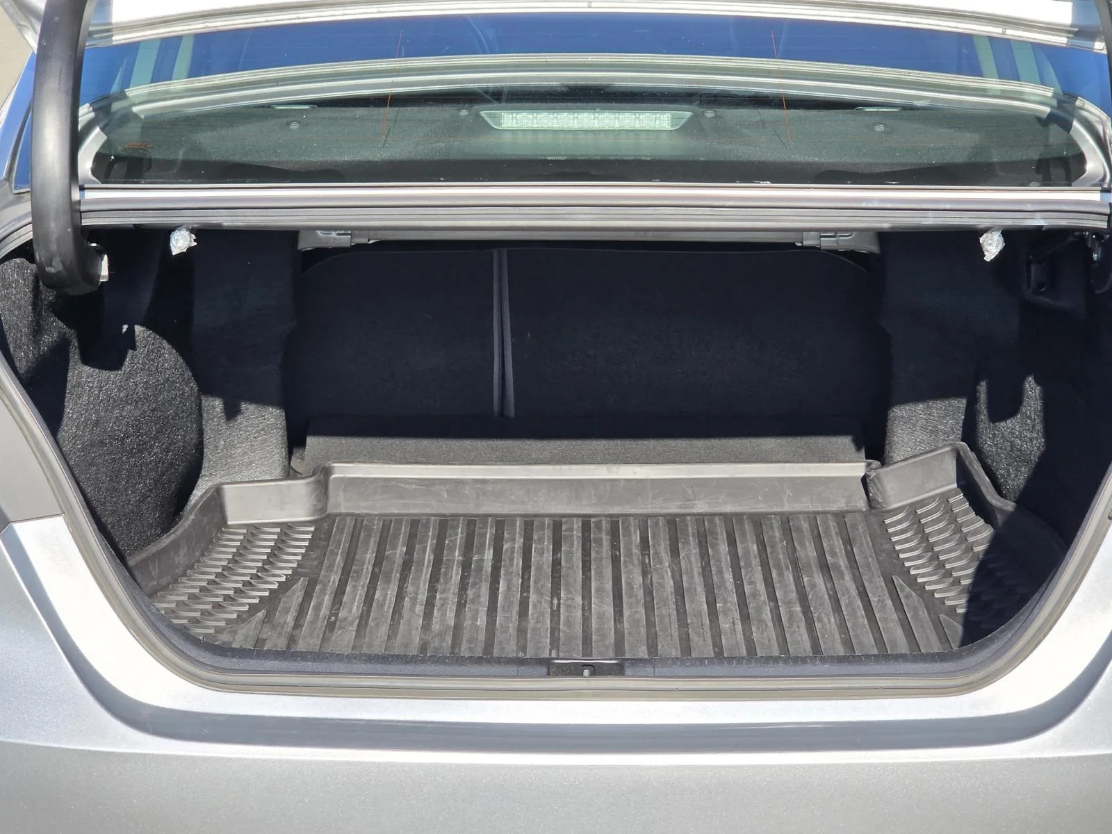 Used 2019 Celestial Silver Metallic Toyota XLE Auto (Natl) image 9