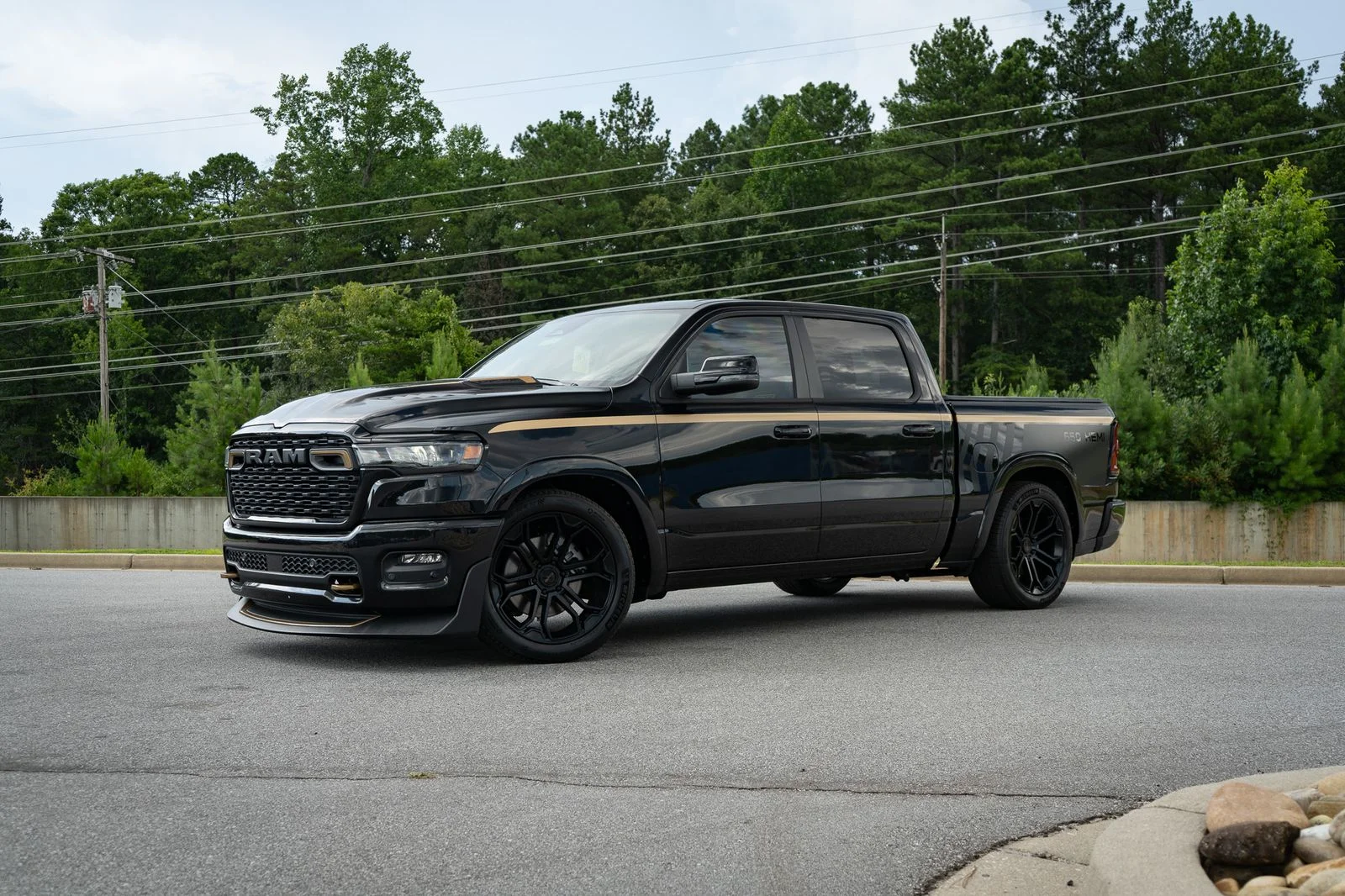 New 2026 Diamond Black Crystal Pearl-Coat Exterior Paint RAM Big Horn with DC 650 Supercharged Package image 3