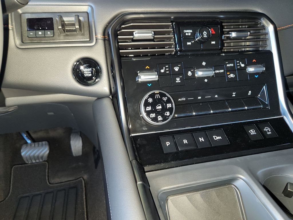 New 2026 Aspen White TriCoat / Super Black Two-tone Nissan PRO-4X image 20