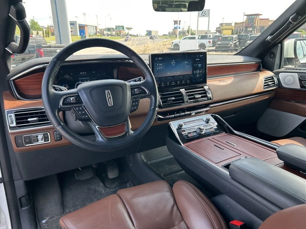 Used 2023 White Metallic Lincoln Reserve image 30