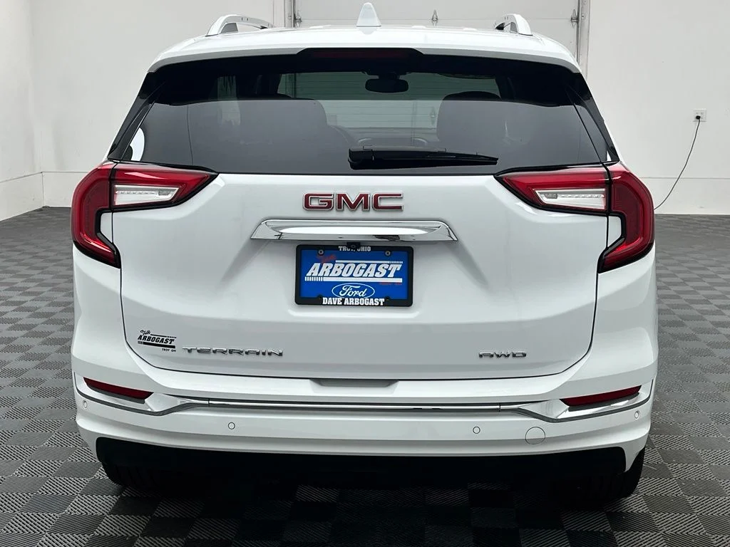 Used 2024 White GMC Denali image 10
