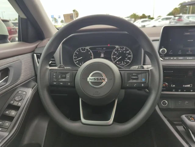 Used 2021 White Nissan SV image 25