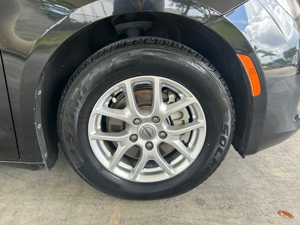 Used 2021 Black Chrysler LXI image 19