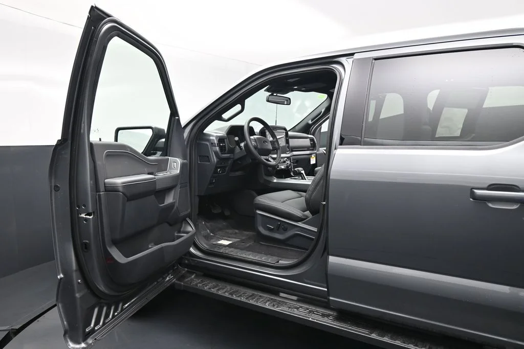 New 2026 Carbonized Gray Metallic Ford XLT image 8