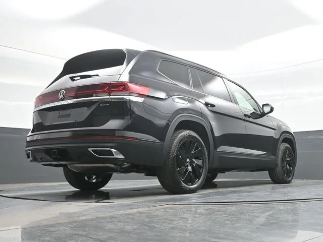 New 2026 Black Volkswagen 2.0T SE w/Technology image 26