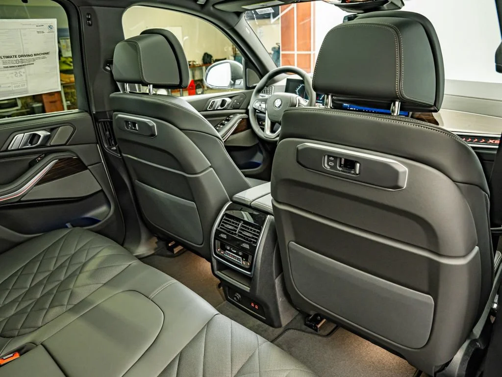 New 2026 Mineral White Metallic BMW xDrive40i image 40