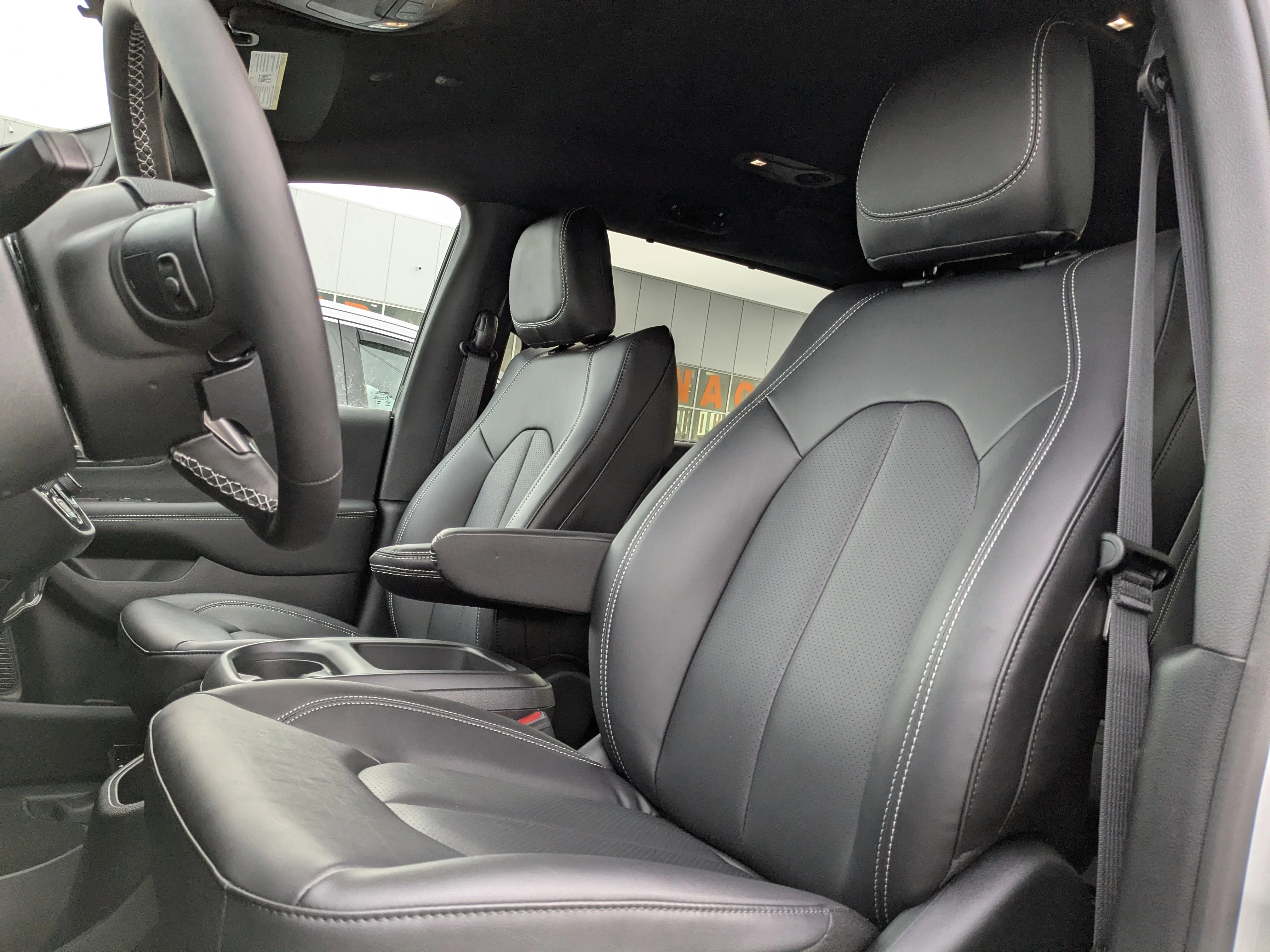 New 2026 White Chrysler SXT - Power Liftgate - Power Sliding Doors - Leather - Remote Start image 14