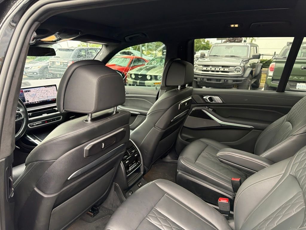 Used 2024 Black Sapphire Metallic BMW M60i image 11