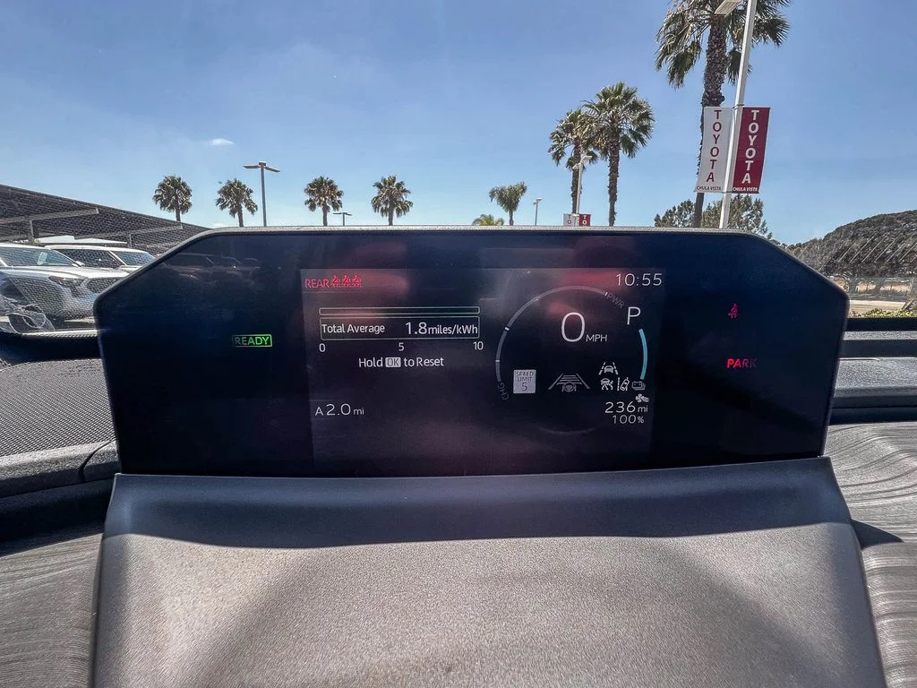 New 2026 Wind Chill Pearl <sup>1</sup> Toyota  SE image 21