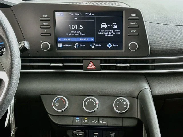 New 2026 Hyundai ELANTRA SE