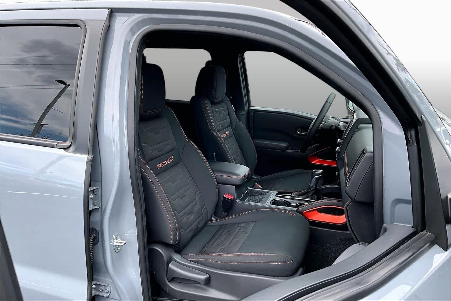 Used 2022 Boulder Grey Pearl Nissan PRO-4X image 9