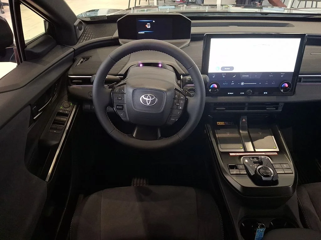 2026 Toyota C-HR XSE - Photo 11