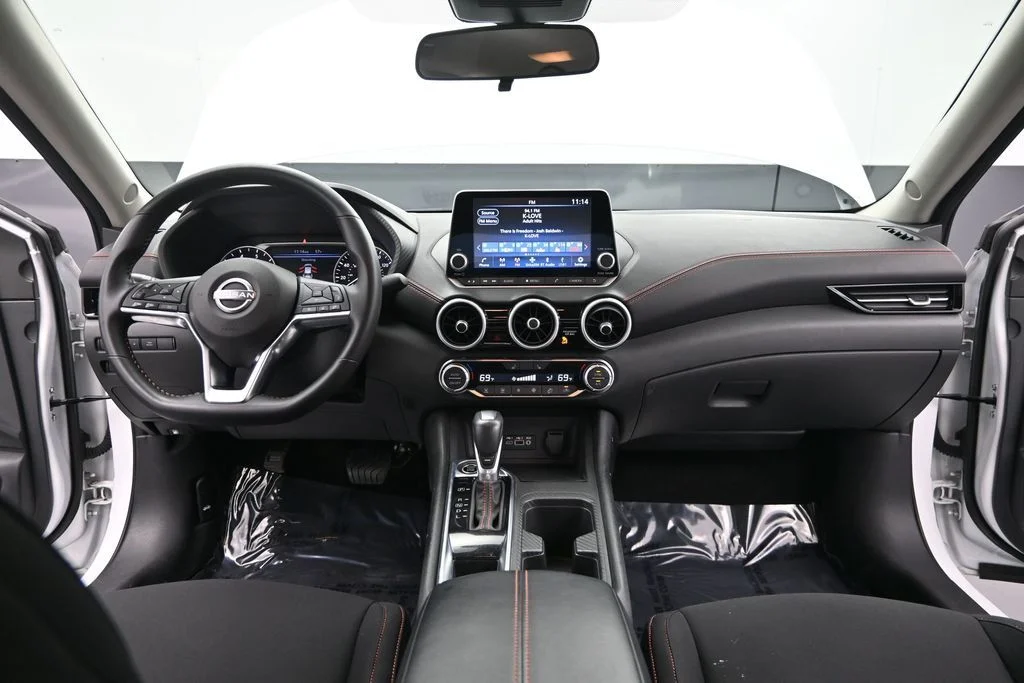 Used 2025 White Nissan SR image 31