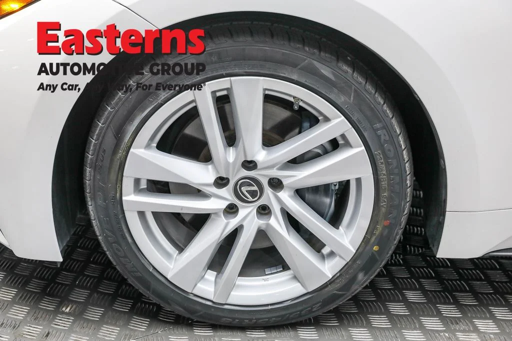Used 2021  Lexus 300 image 31