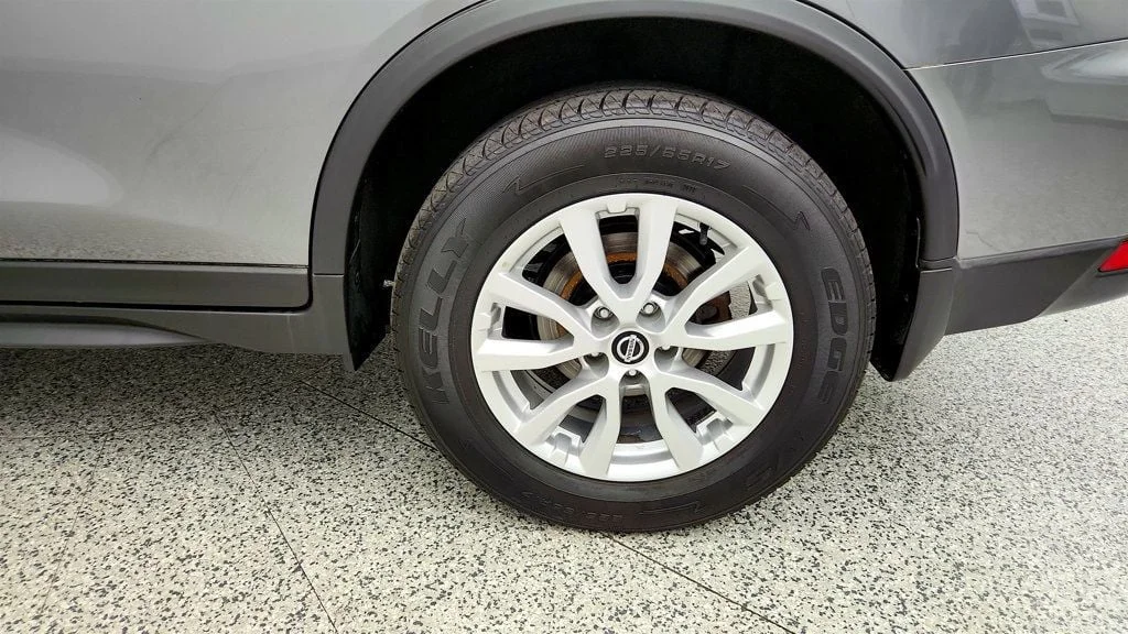 Used 2018 Gun Metallic Nissan AWD SV w/ Premium Package & Navigation image 9