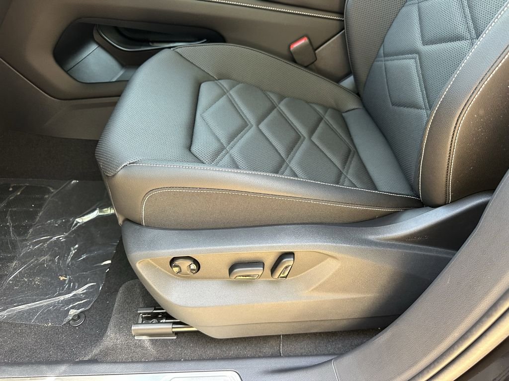 New 2026 Black Volkswagen 2.0T SE w/Technology image 19