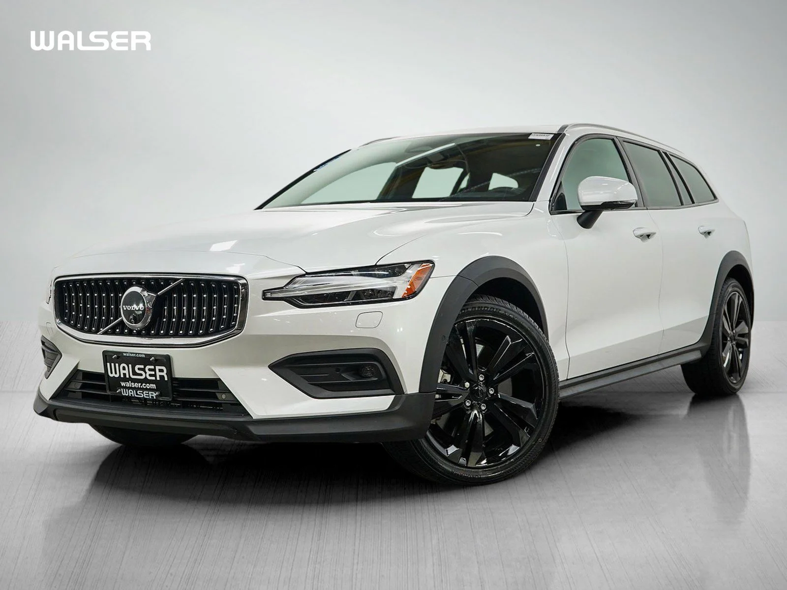 2025 Volvo V60 Cross Country's photo