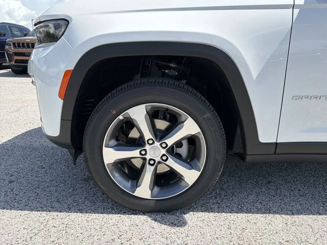 New 2026 Bright White Clear-Coat Exterior Paint Jeep Limited image 32