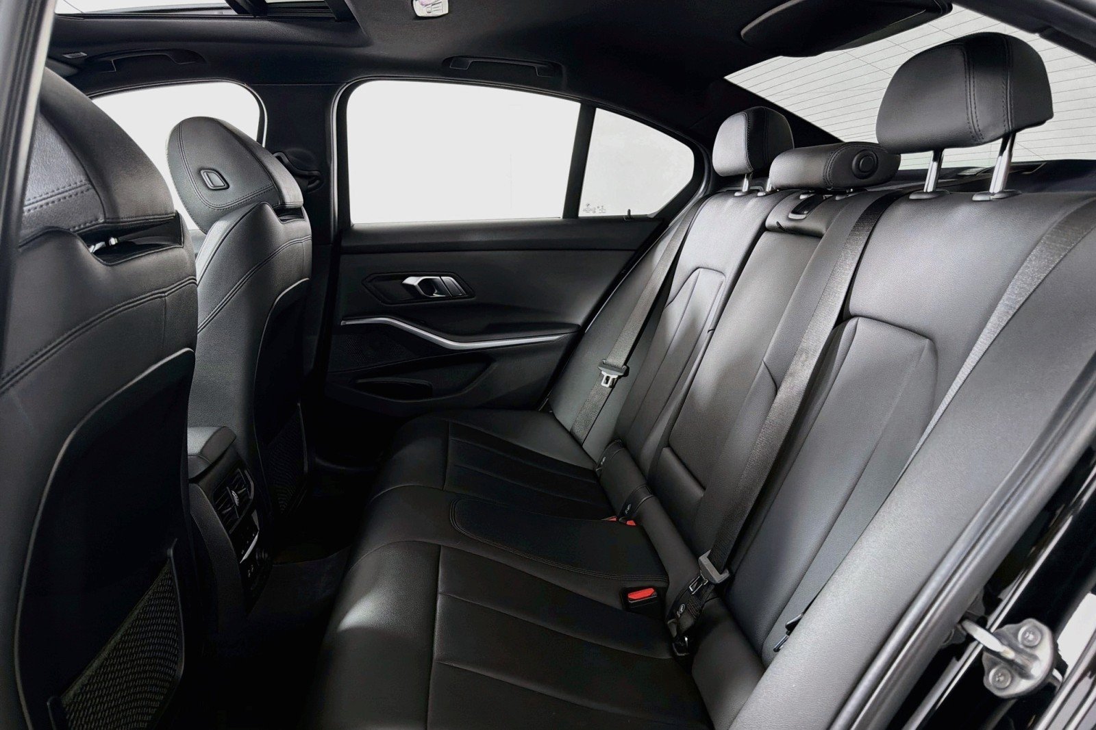 Used 2020 Black Sapphire Metallic BMW M340i image 8