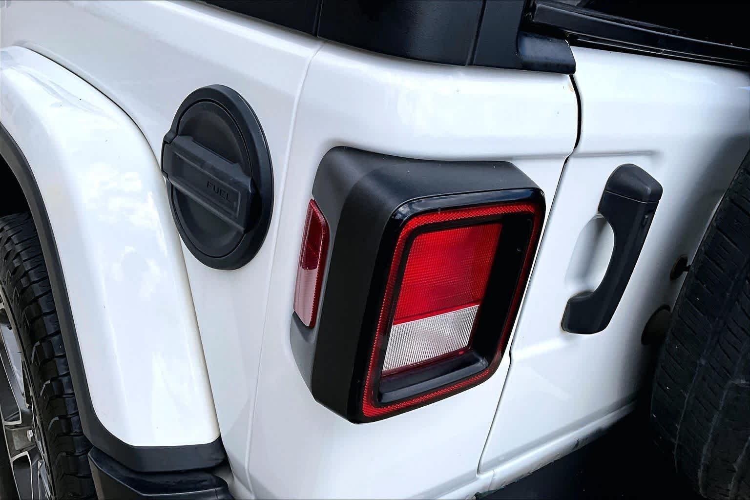 Used 2023 Bright White Clearcoat Jeep Sahara image 28