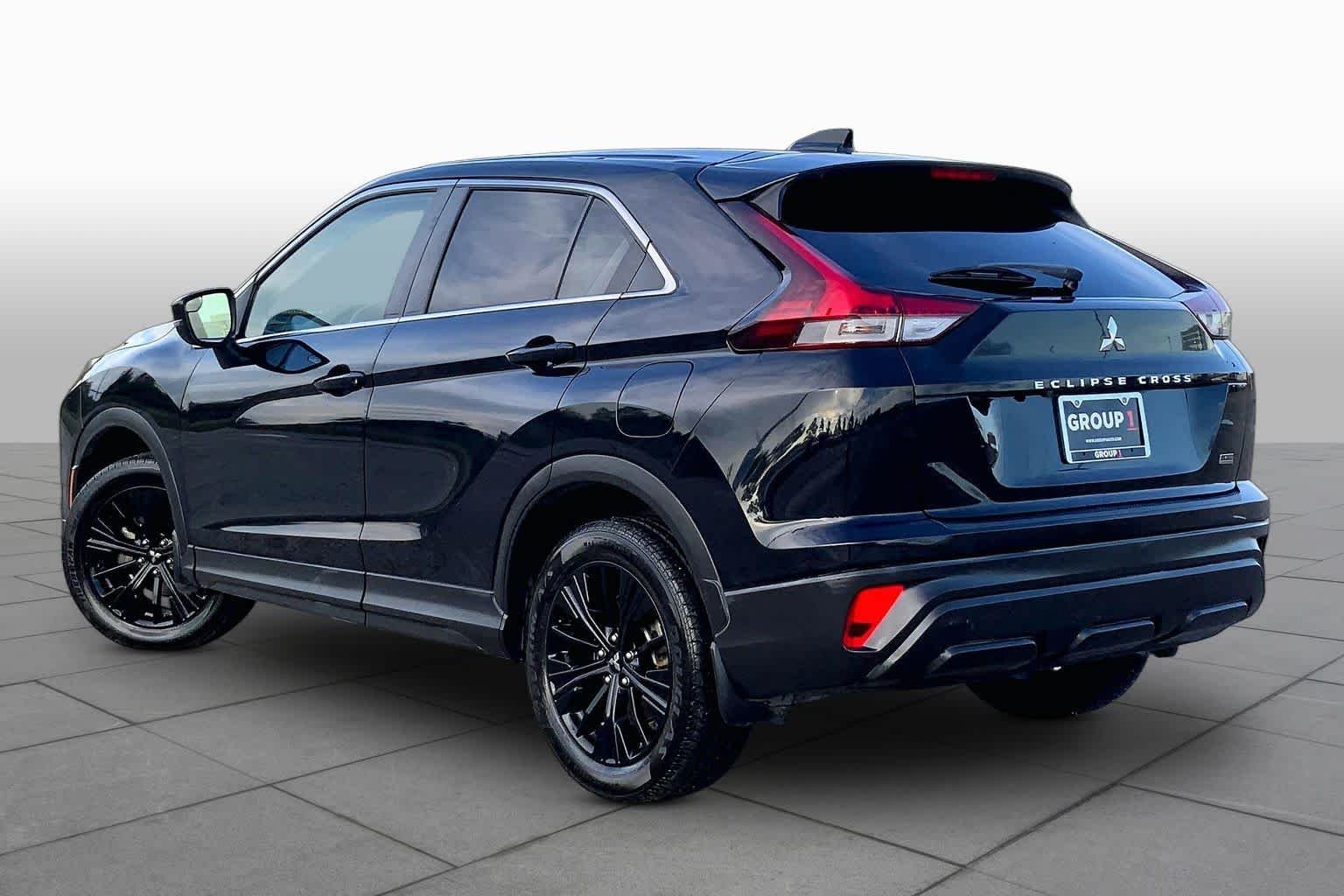 Used 2022 Labrador Black Pearl Mitsubishi LE image 12