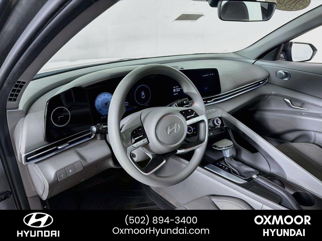 Used 2024 Amazon Gray Hyundai SEL image 9