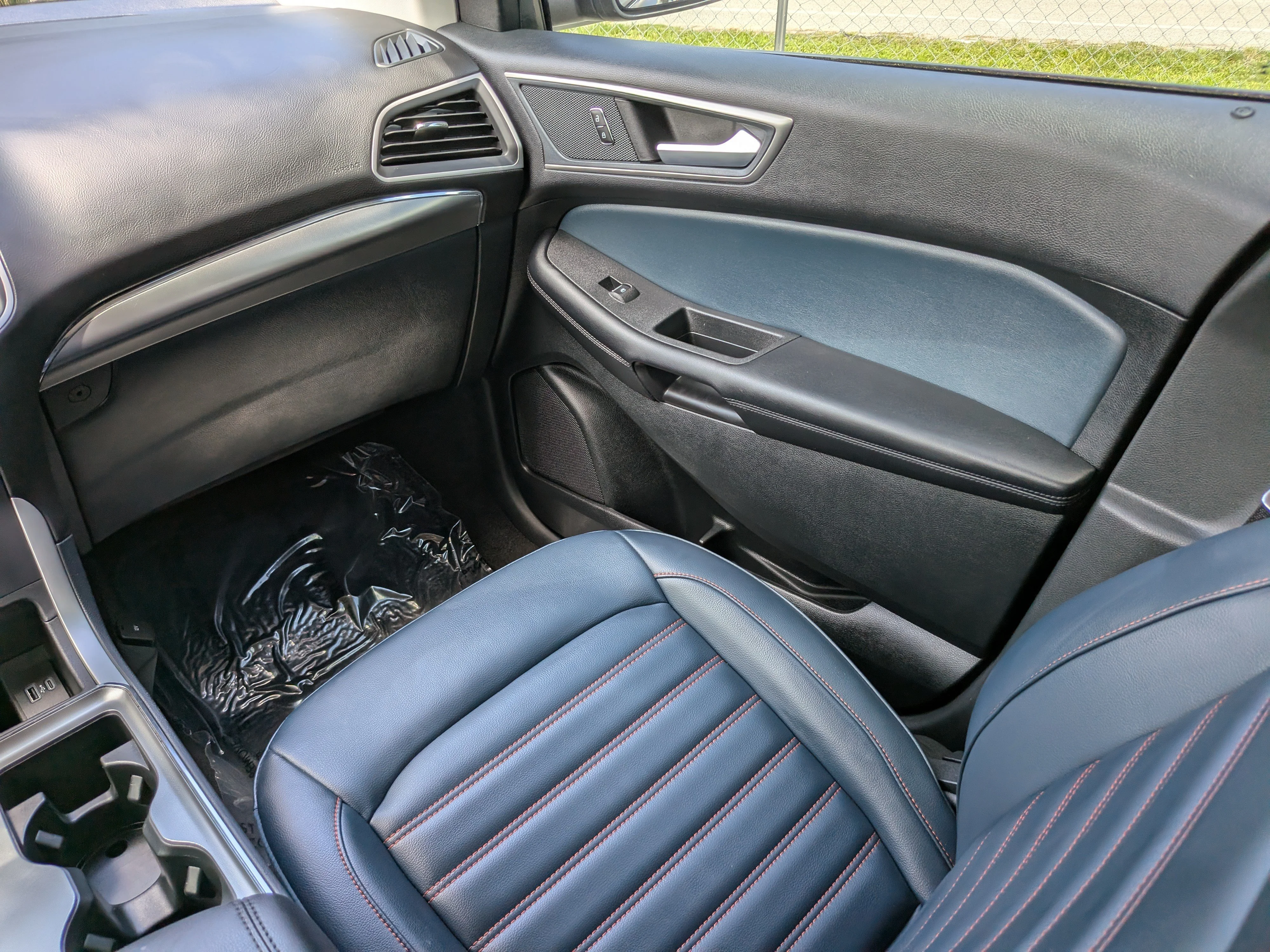 Used 2024 Agate Black Metallic Ford SEL image 22