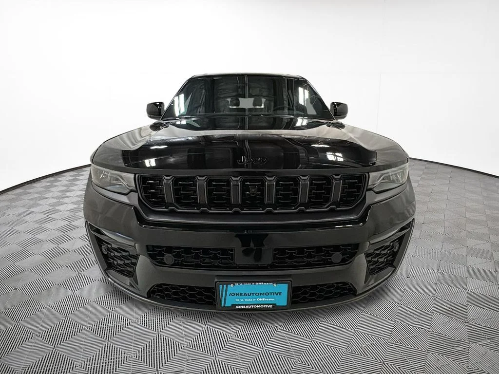 New 2026 Diamond Black Crystal Pearlcoat Jeep Limited Reserve image 3