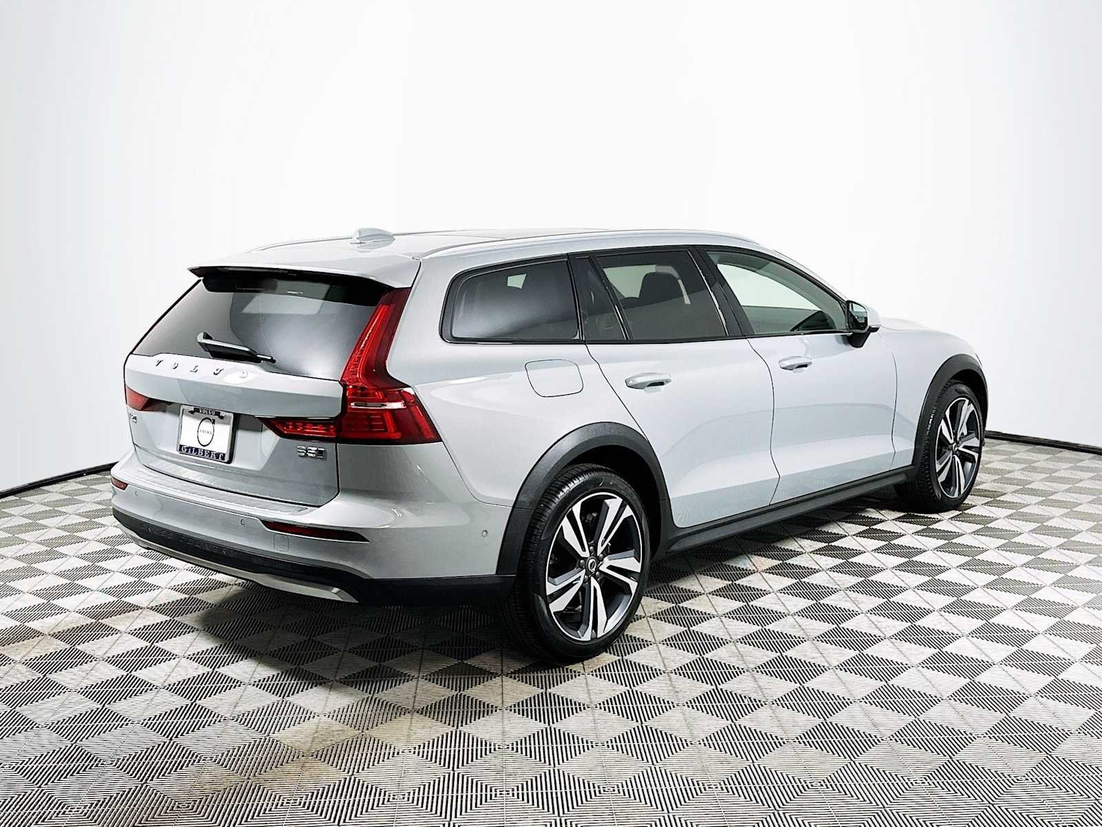 Used 2026 Vapour Grey Volvo Plus image 7