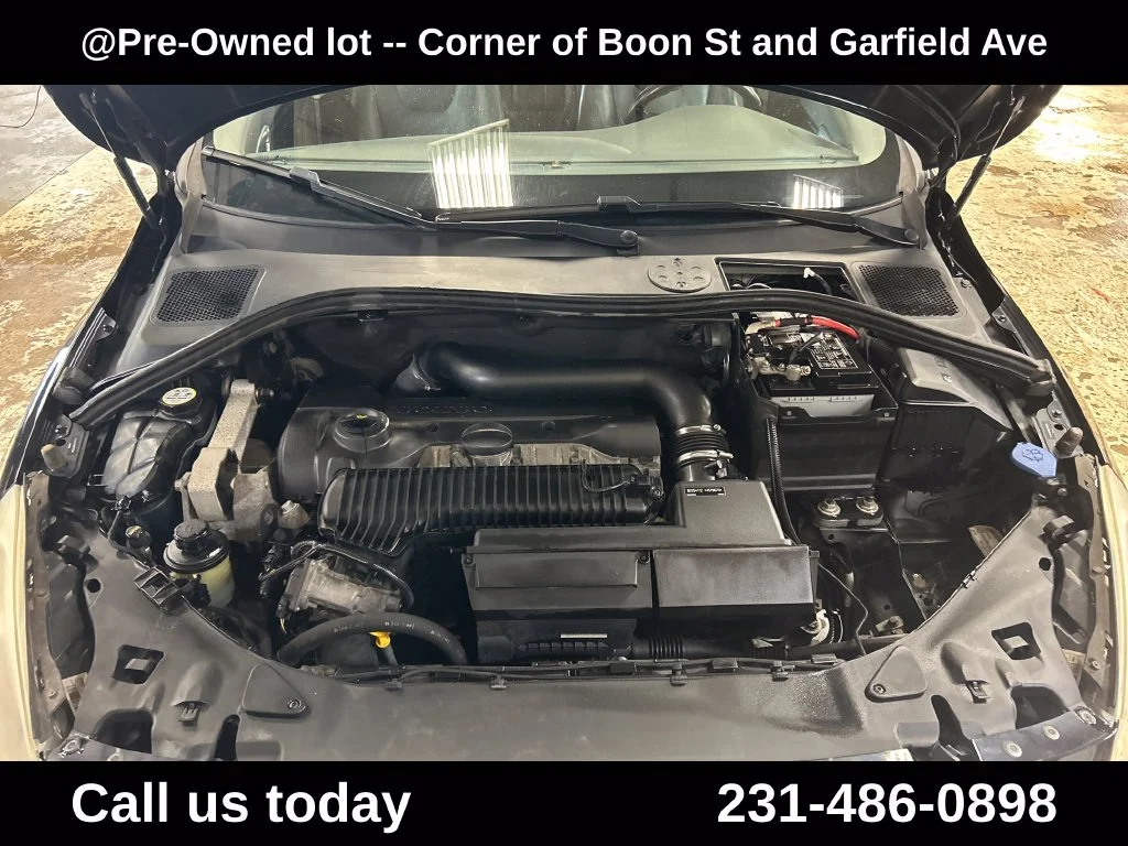 Used 2013  Volvo T5 image 9