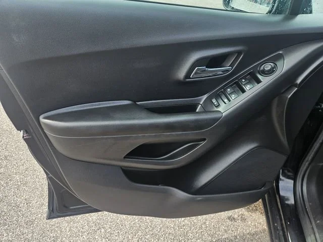 Used 2022 Mosaic Black Metallic Chevrolet LT image 10