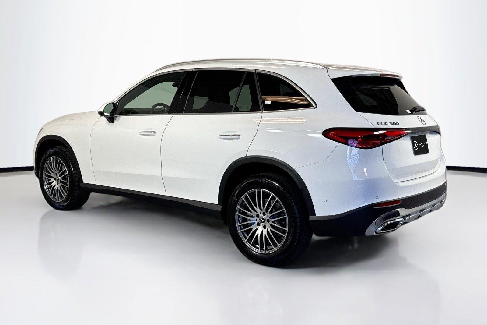 New 2026 Polar White Mercedes-Benz GLC 300 image 7