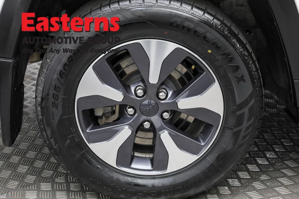 Used 2022 White Jeep 4xe image 25