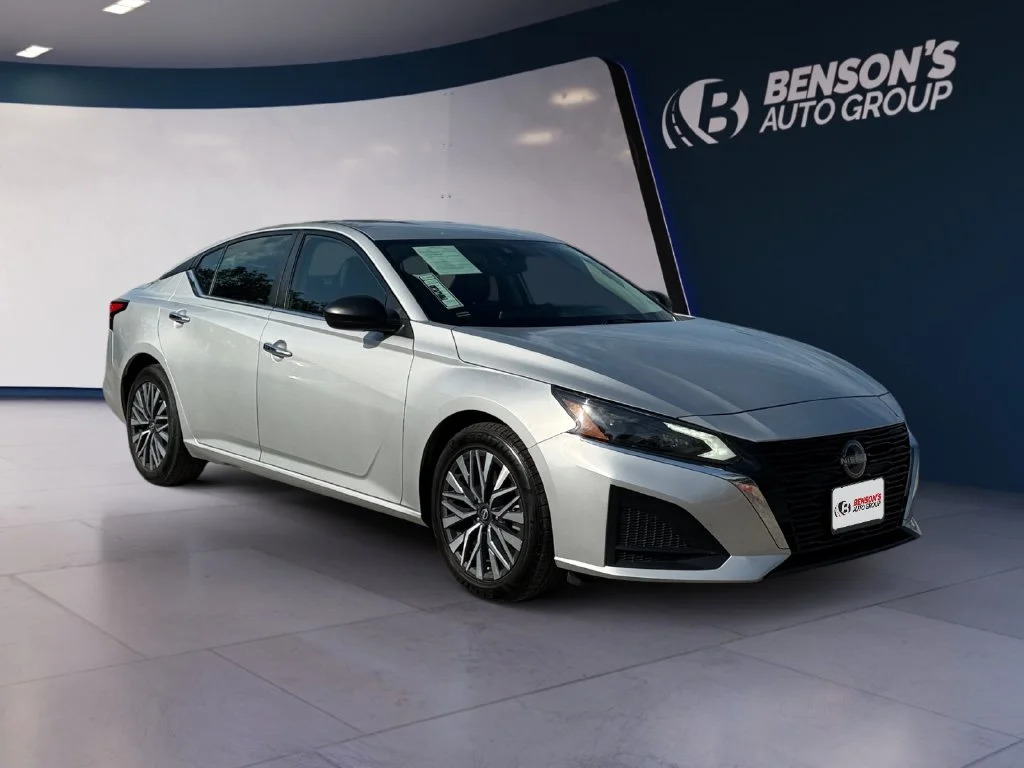 Used 2024 Silver Nissan 2.5 SV image 7