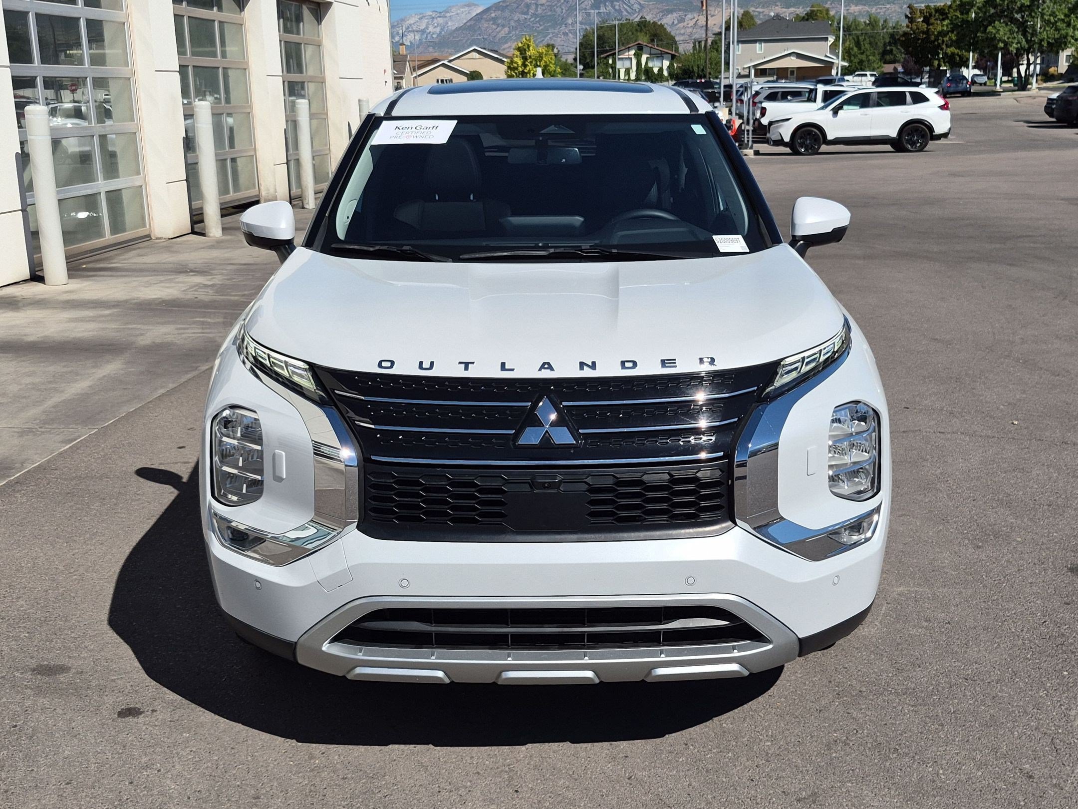 Used 2025 White Mitsubishi SE image 9