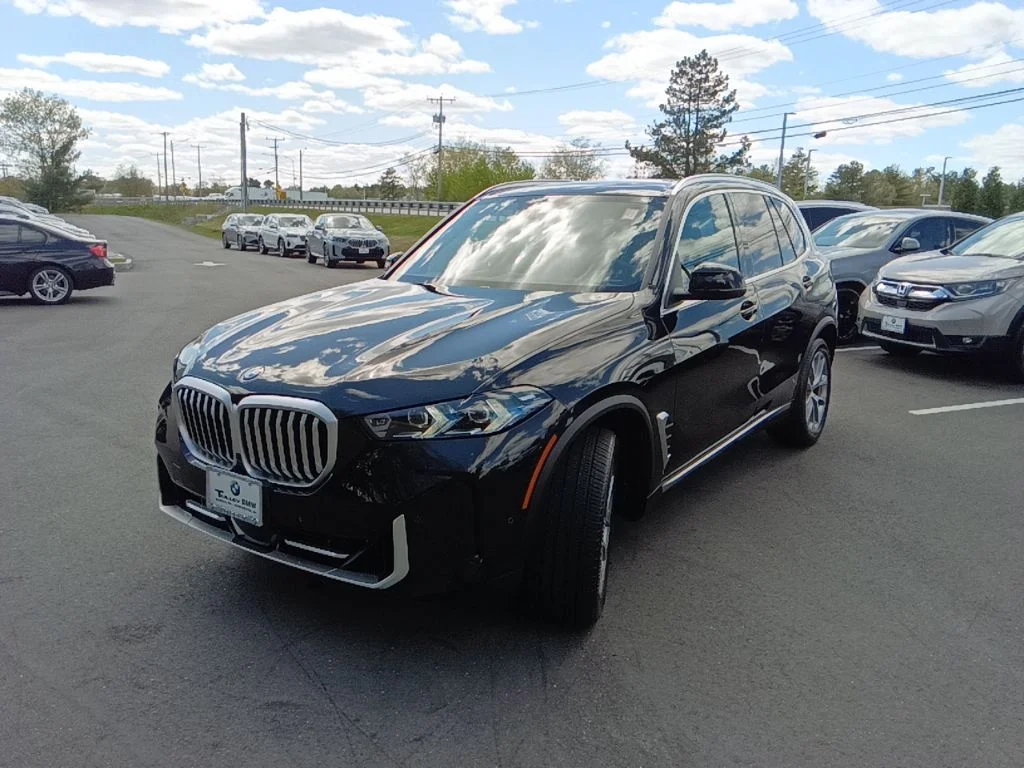 Certified Used 2025 Black Sapphire Metallic BMW xDrive40i image 3