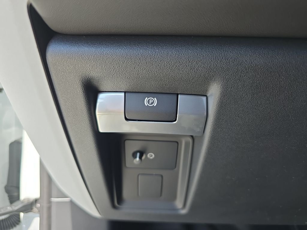 New 2026 Fuji White Land Rover S image 27
