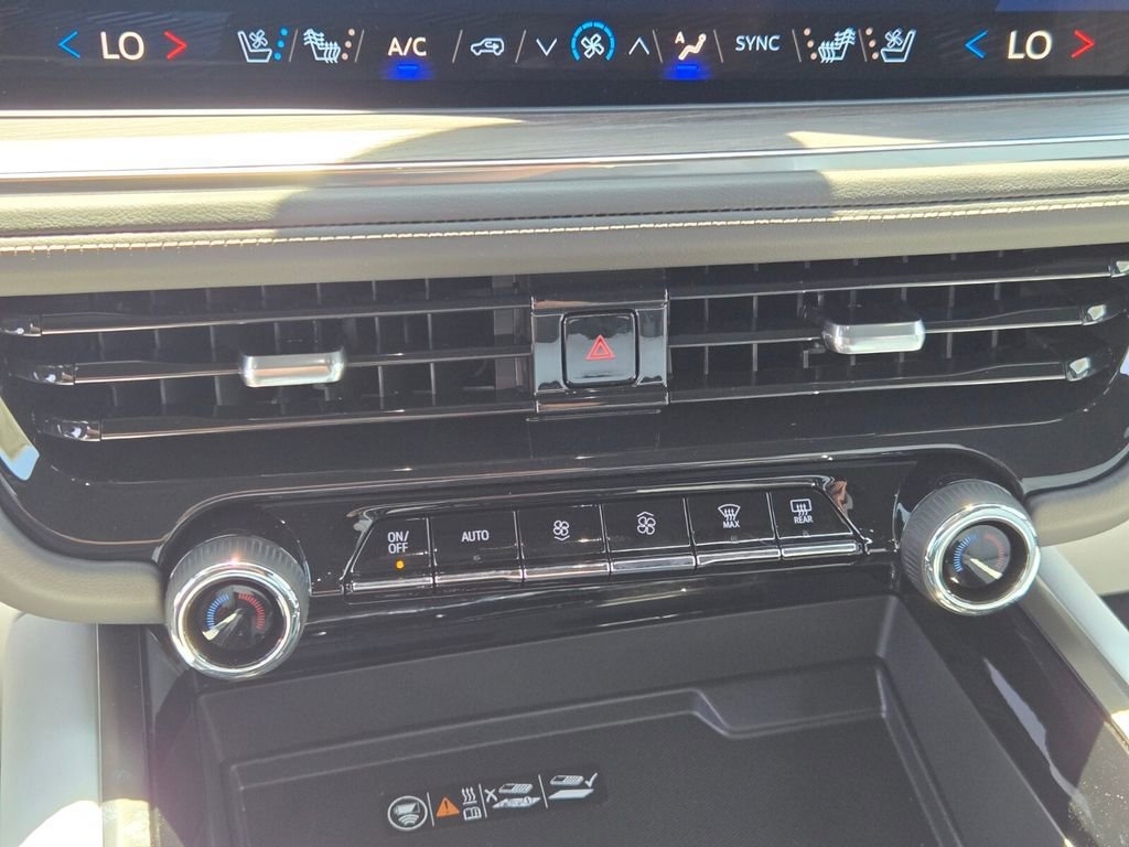 2025 Chevrolet Suburban Premier - Photo 13