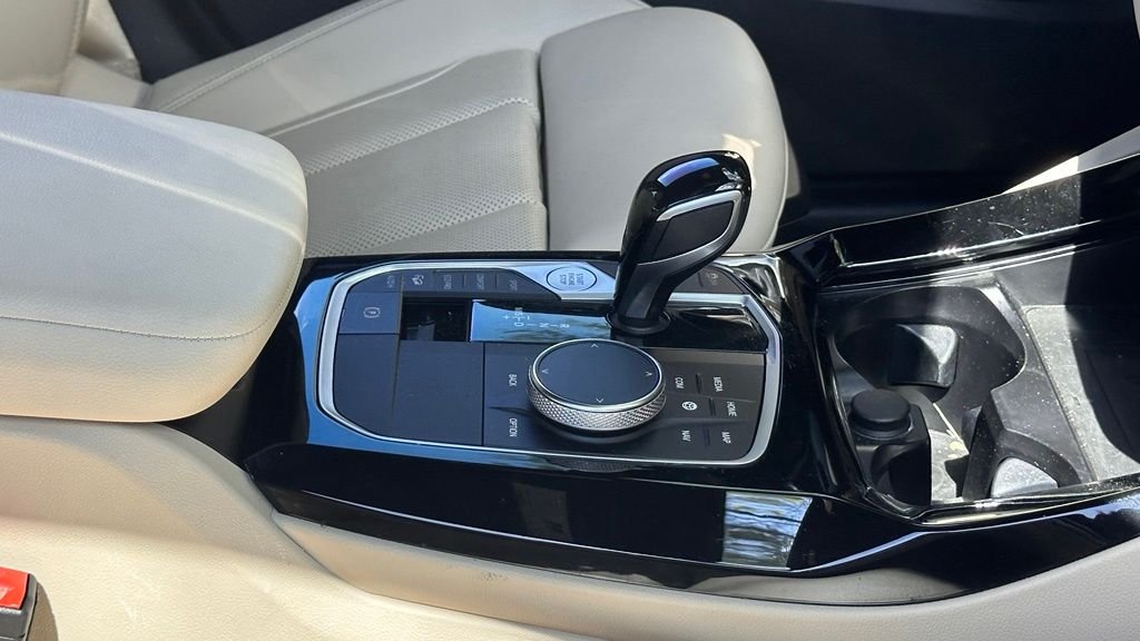 Used 2022 Black Sapphire Metallic BMW xDrive30i image 6
